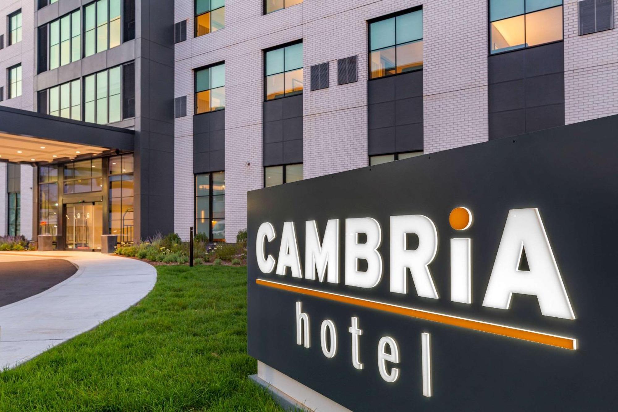 Cambria Hotel New Haven University Area Exterior photo
